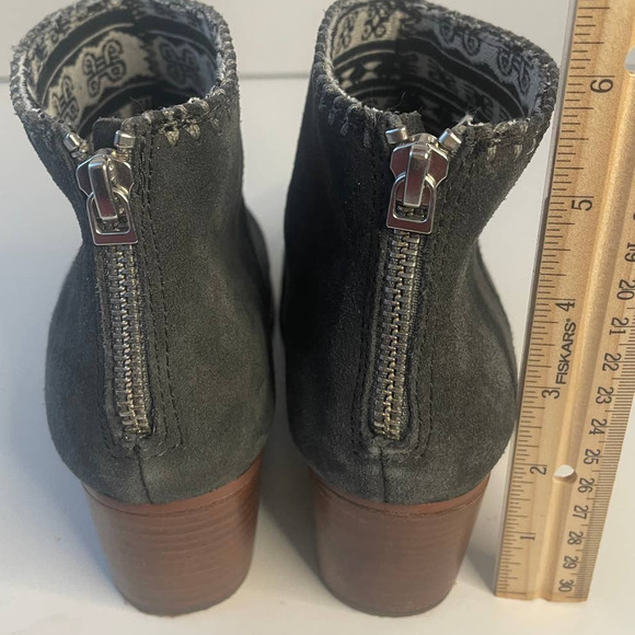 TOMS Leila Ankle Bootie Suede Leather Boots Tassel Zip 10007309 Womens 6.5 - Picture 5 of 6